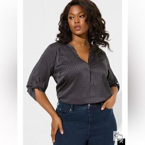 Torrid: Harper Satin Jacquard Pullover 3/4 Sleeve